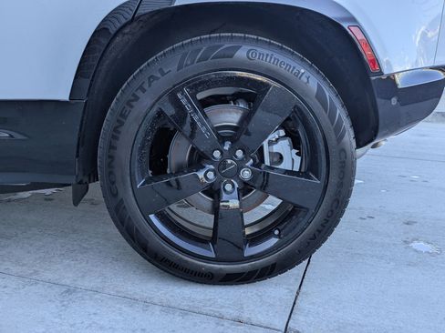 New 2026 Land Rover Defender 110 X-Dynamic SE image 19