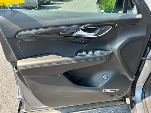 Used 2021 Buick Envision Essence w/ Technology Package I AWD/4WD image 18