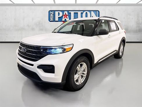 Used 2023 Ford Explorer XLT image 3