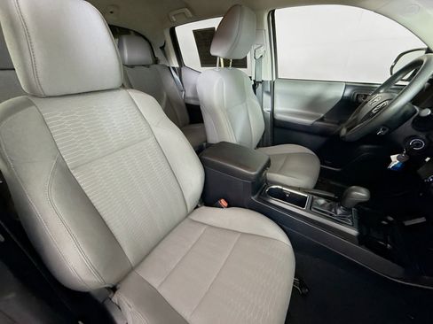 Used 2019 Toyota Tacoma SR w/ SR Convenience Package image 33