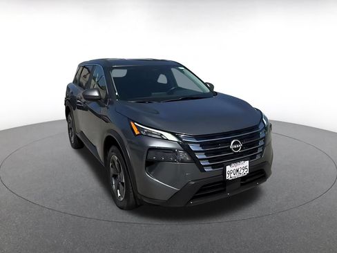 Used 2025 Nissan Rogue SV FWD image 3