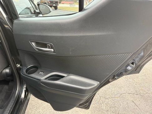 Used 2018 Toyota C-HR XLE image 27