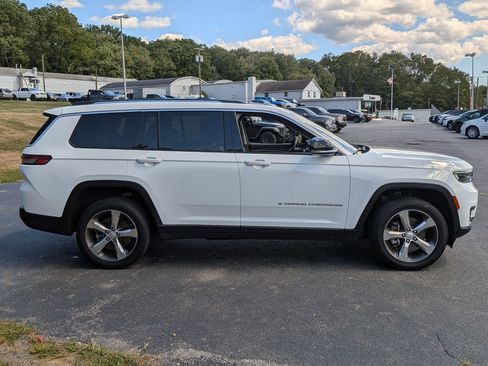 Certified 2022 Jeep Grand Cherokee L Limited image 3