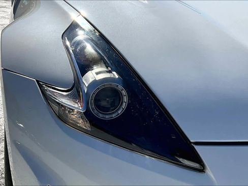 Used 2020 Nissan 370Z Coupe image 21