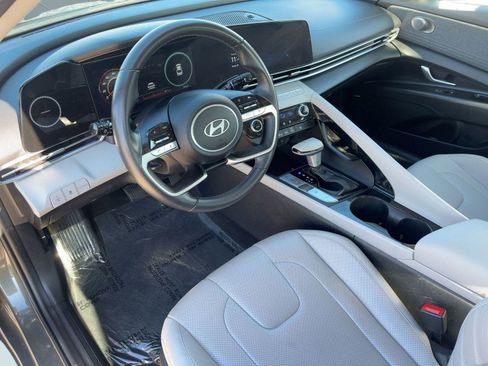 Used 2024 Hyundai Elantra Limited image 4