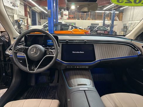 Used 2025 Mercedes-Benz E 350 4MATIC Sedan image 12