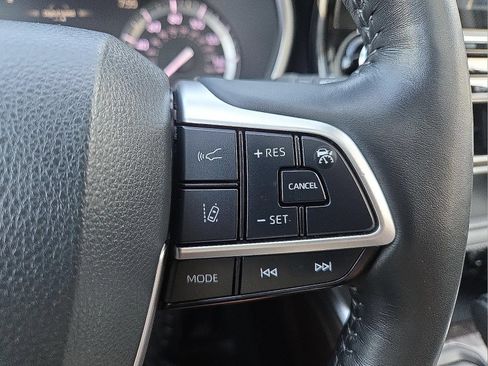 Used 2022 Toyota Highlander Platinum AWD/4WD image 19