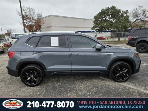 Used 2024 Volkswagen Taos SE w/ Black Wheel Package image 6