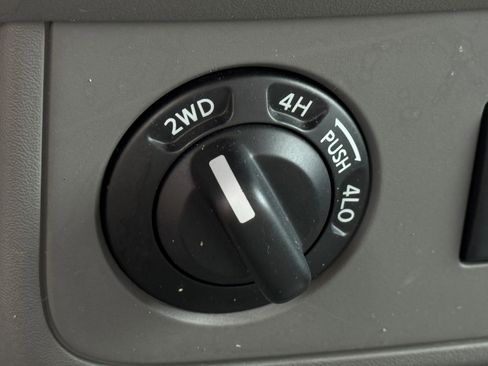 Used 2013 Nissan Frontier SV w/ SV Value Truck Pkg image 17