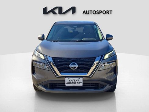 Used 2023 Nissan Rogue SV image 2