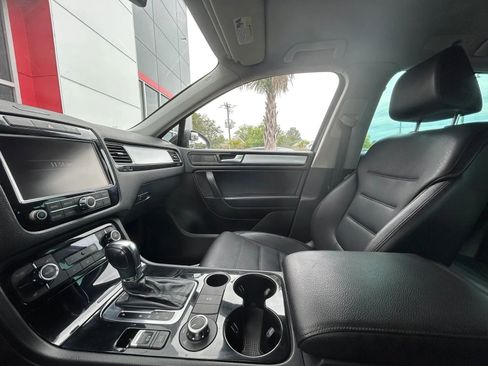 Used 2011 Volkswagen Touareg Sport AWD/4WD image 15