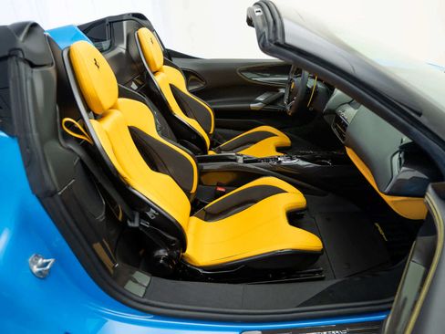 Used 2022 Ferrari SF90 Spider AWD/4WD image 10