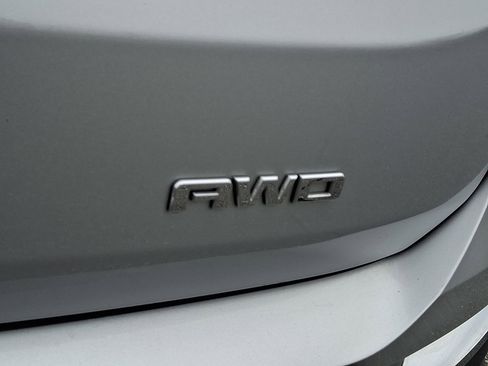 Used 2021 GMC Terrain SLT image 32