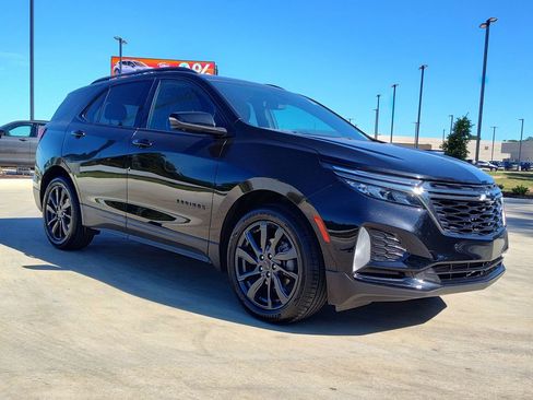 Used 2022 Chevrolet Equinox RS w/ Infotainment Package image 11