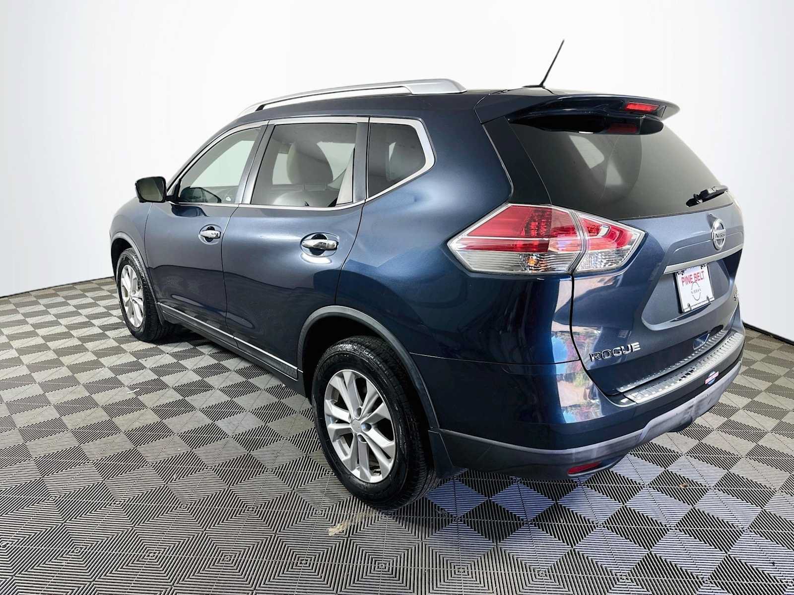 Used 2016 Nissan Rogue SV w/ SV Premium Package AWD/4WD image 6