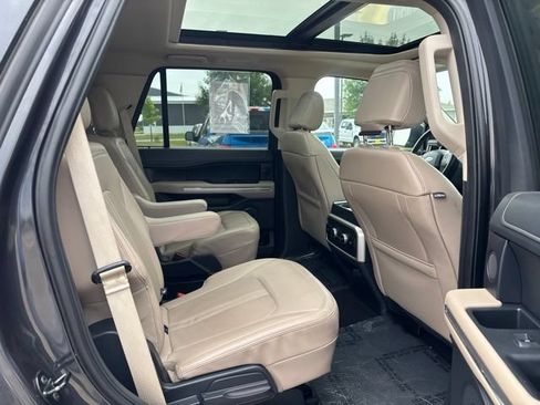 Used 2024 Ford Expedition Limited AWD/4WD image 18