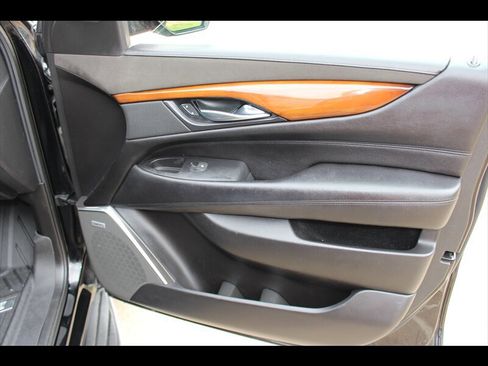 Used 2018 Cadillac Escalade Premium Luxury RWD image 17