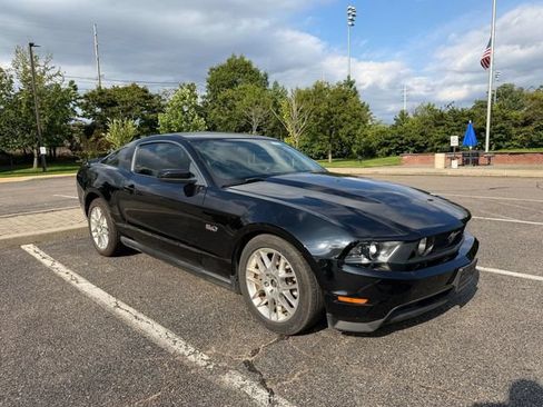 Used 2012 Ford Mustang GT Premium w/ HID Headlamps & Security Pkg RWD image 2