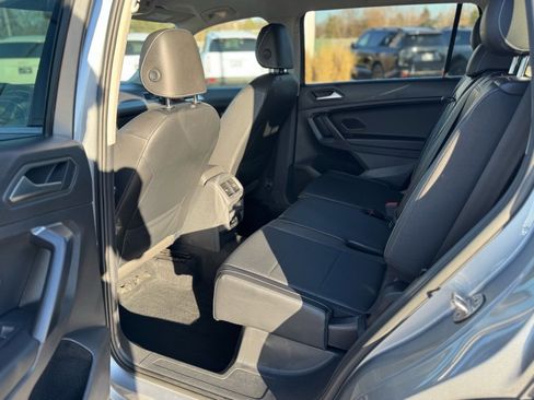 Used 2021 Volkswagen Tiguan SE R-Line image 8