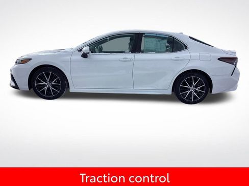 Used 2024 Toyota Camry SE image 6