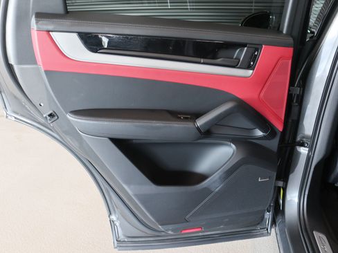 Certified 2026 Porsche Cayenne S AWD/4WD image 23