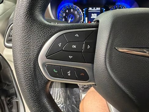 Used 2019 Chrysler Pacifica Touring Plus FWD image 24