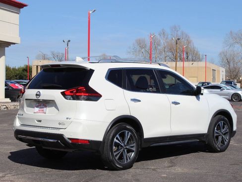 Used 2020 Nissan Rogue SV w/ Premium Package FWD image 4