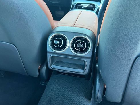 Used 2025 Mercedes-Benz C 300 Sedan image 28