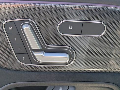 Used 2025 Mercedes-Benz GLB 35 AMG 4MATIC image 18