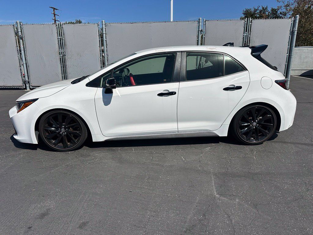 Used 2021 Toyota Corolla SE FWD image 2
