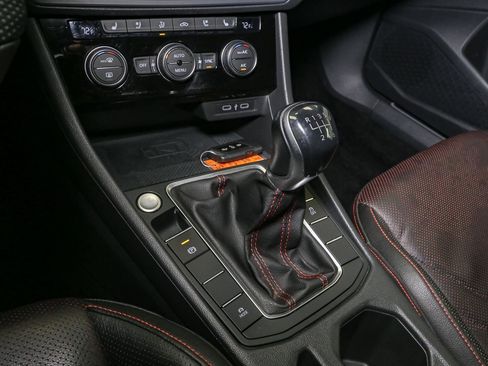 Certified 2022 Volkswagen Jetta GLI Autobahn FWD image 36