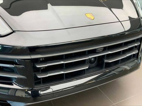 Used 2024 Porsche Cayenne image 90