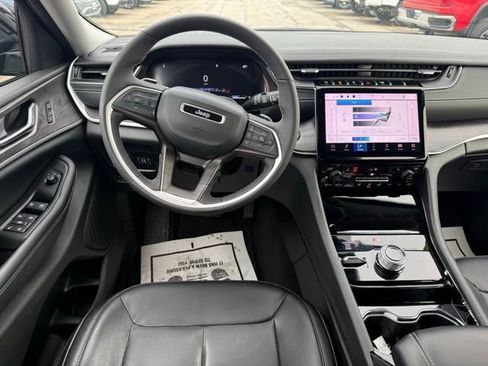 Used 2023 Jeep Grand Cherokee L Limited w/ Black Appearance Package image 19