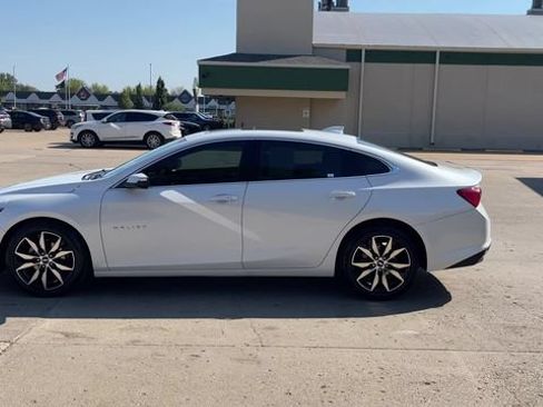 Used 2018 Chevrolet Malibu LT w/ Leather Package FWD image 5