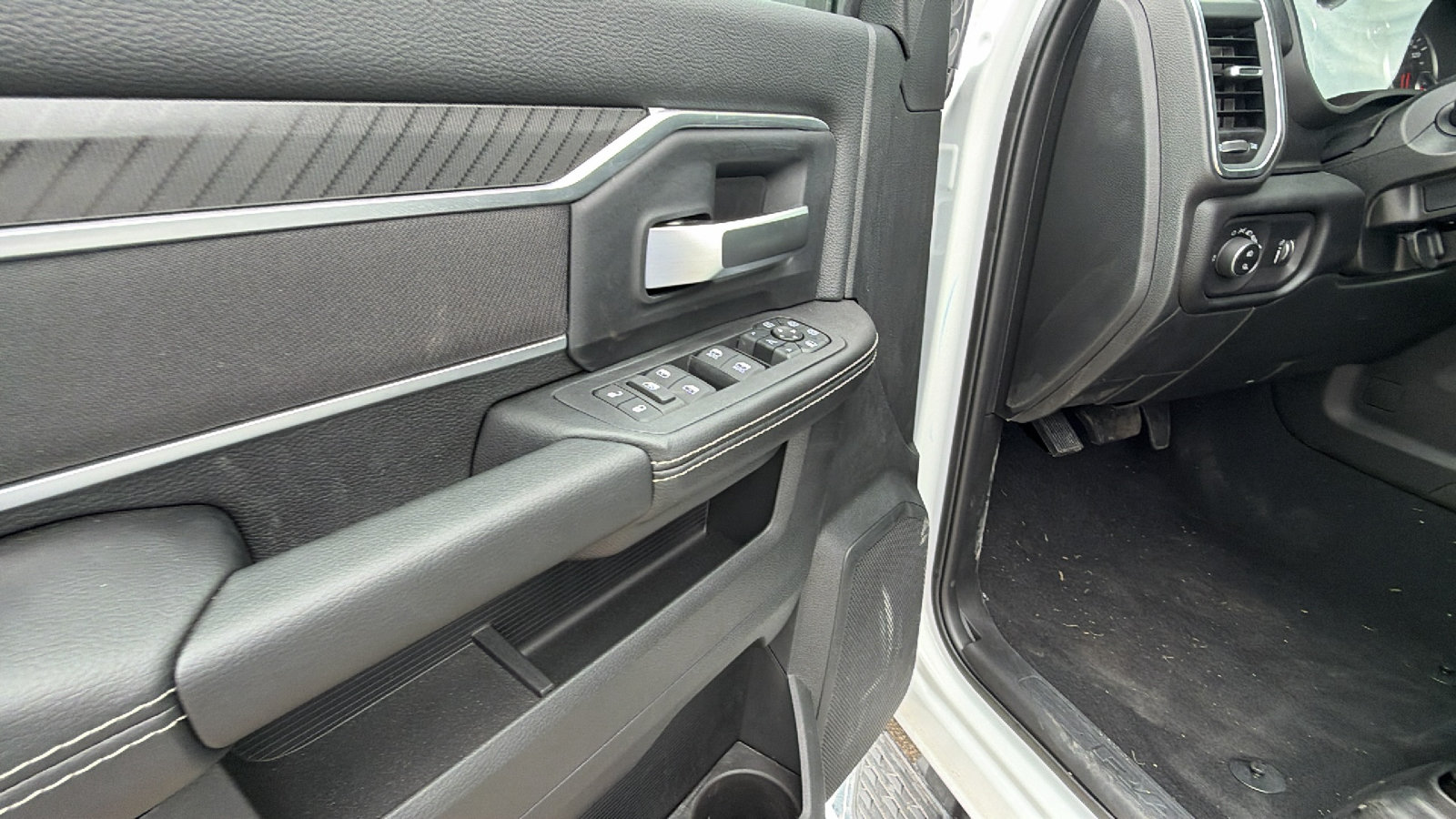 New 2026 RAM 3500 Big Horn AWD/4WD image 15