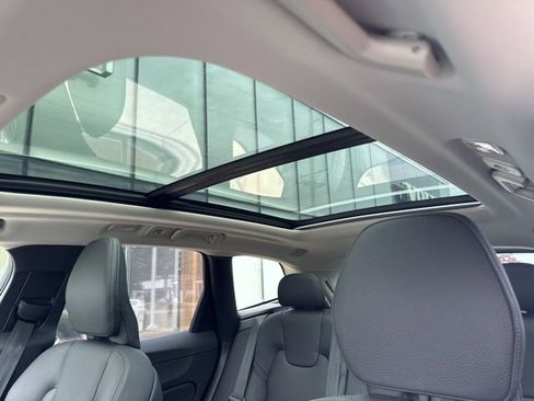 Certified 2025 Volvo XC60 B5 Plus AWD/4WD image 27