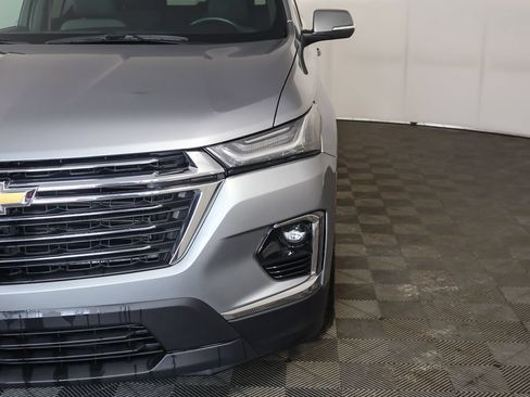 Used 2023 Chevrolet Traverse LT FWD image 14