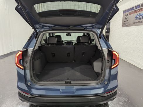 Used 2024 GMC Terrain SLT w/ Elevation Edition image 10