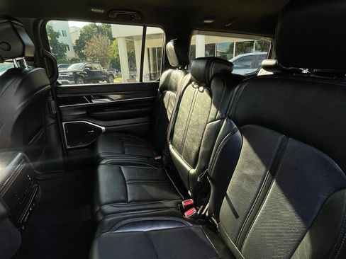 Used 2024 Jeep Wagoneer Series II w/ Flexible Seating Group RWD image 24