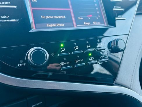 Used 2019 Toyota Camry LE image 60