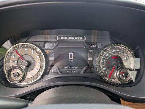 Used 2022 RAM 1500 Limited w/ Body Color Bumper Group AWD/4WD image 30