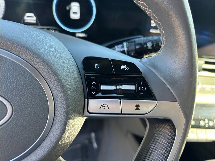 Used 2025 Hyundai Elantra SEL FWD image 23