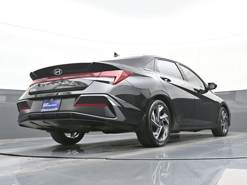 Used 2024 Hyundai Elantra SEL w/ Convenience Package image 39