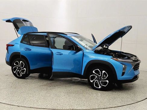 Used 2025 Chevrolet Trax RS w/ Sunroof Package FWD image 9