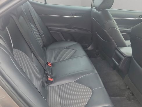 Used 2019 Toyota Camry SE FWD image 4