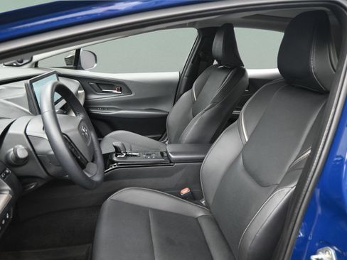 Used 2025 Toyota Prius Limited w/ Limited Premium Package FWD image 32