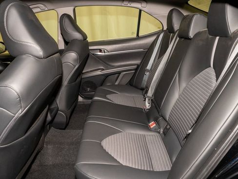 Used 2023 Toyota Camry SE image 7