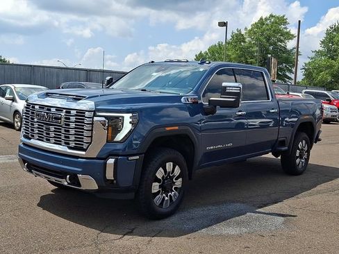 Used 2024 GMC Sierra 2500 Denali w/ Denali Reserve Package AWD/4WD image 3