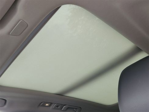 Used 2025 Volvo XC60 B5 Core image 16