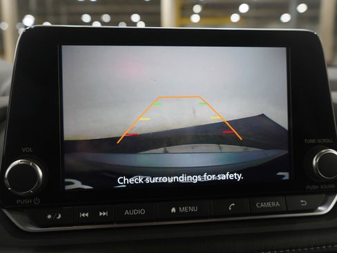 Used 2025 Nissan Rogue SV image 30